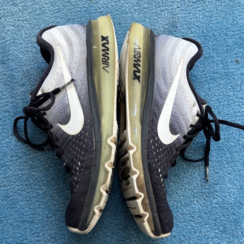 Nike Air Max women Black and White Athletic Shoes sneakers US 9 UK 6.5 EUR 40.5